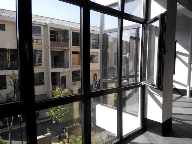 斷橋鋁封陽臺廠家沒選好，終于知道為啥漏水了